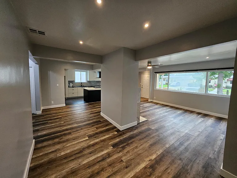 1417 N Evergreen St — Photo 5