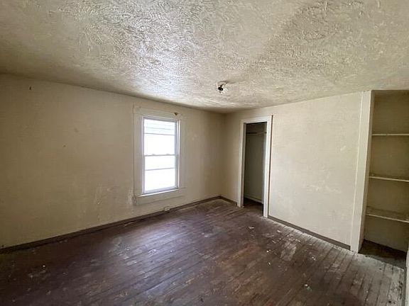 4th image of 1008 Stewart Ave SE