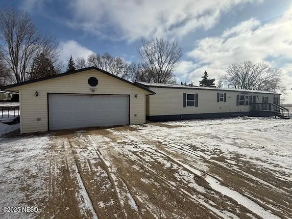 409 Elm St, Henry, SD 57243