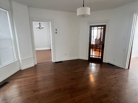 4th image of 447 Glen St Suite 1