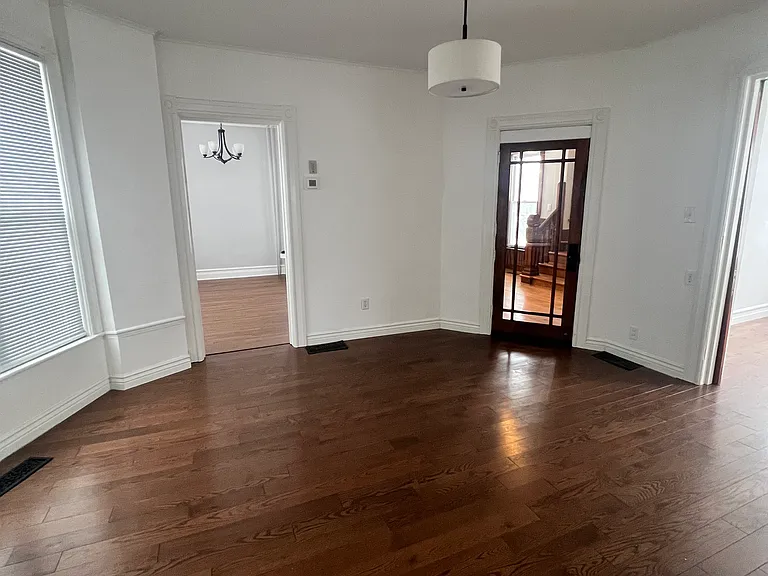 447 Glen St #1 — Photo 4