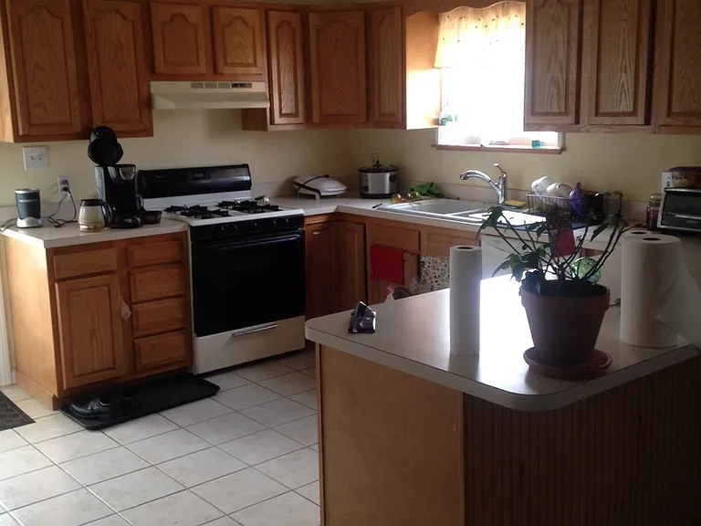 kitchen with breakfast bar