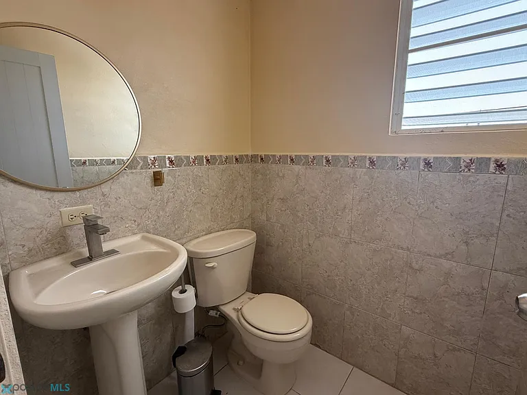 823 Los Paseos — Photo 16