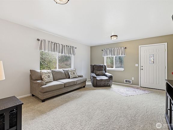 5th image of 331 Bachelor Road