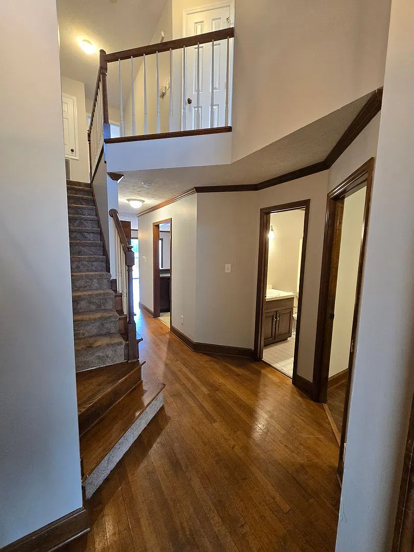 Spacious Townhouse for Rent! — Photo 2