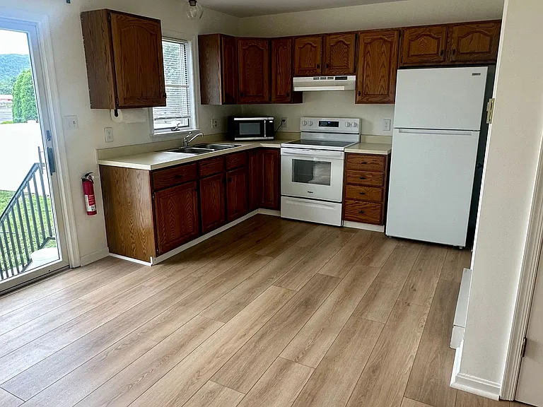 12 E Middle Ave #MAIN — Photo 8