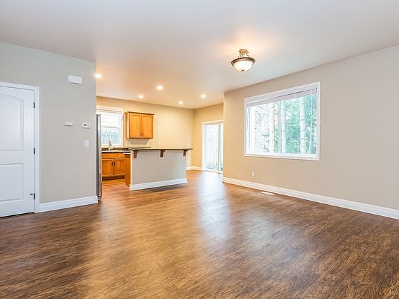 4th image of 5616 54th Avenue Ct W