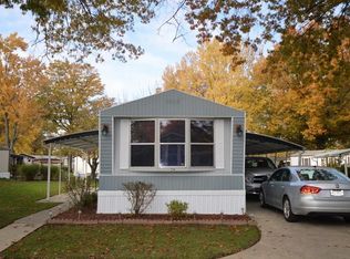 29 Greenhaven Dr #29, Olmsted Falls, OH 44138