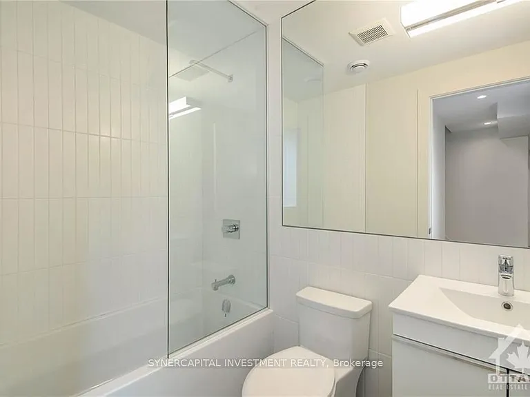 16B Chapleau Ave — Photo 8
