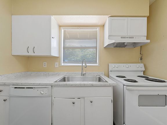 5th image of 519 Marquis Ln