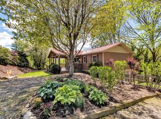 97 Hillcrest Dr, Clyde, NC 28721