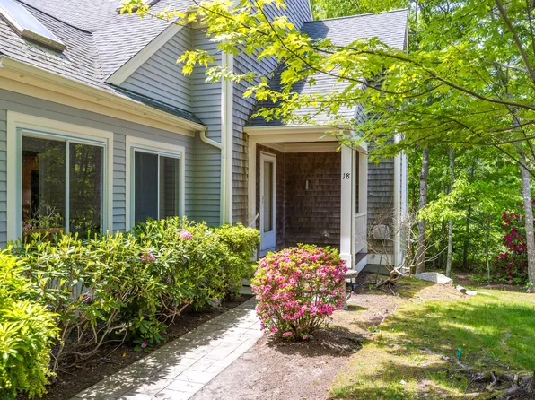 18 Gold Leaf Lane, Mashpee, MA 02649