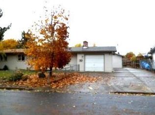 735 S 5th St, Central Point, OR 97502