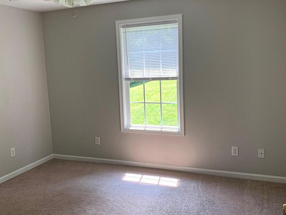 5th image of 704 Mecca St NE