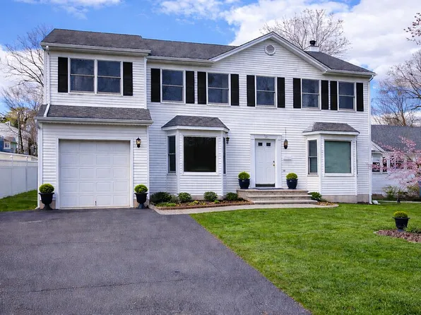 125 River Dr, Lake Hiawatha, NJ 07034