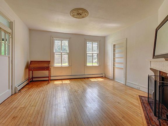 2005 Apt A Living Room