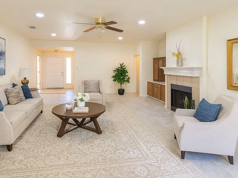 19330 Larissa Dr — Photo 5