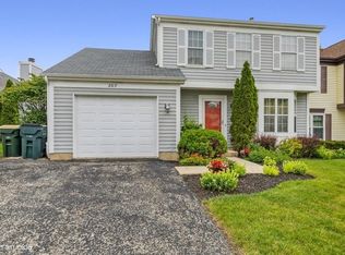 209 N Southport Rd, Mundelein, IL 60060