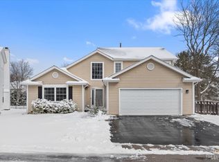 157 N Crooked Lake Ln, Lindenhurst, IL