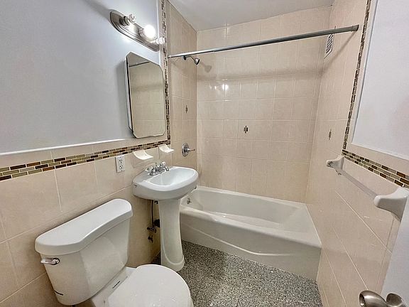 4th image of 61-61 Woodhaven Blvd #3H