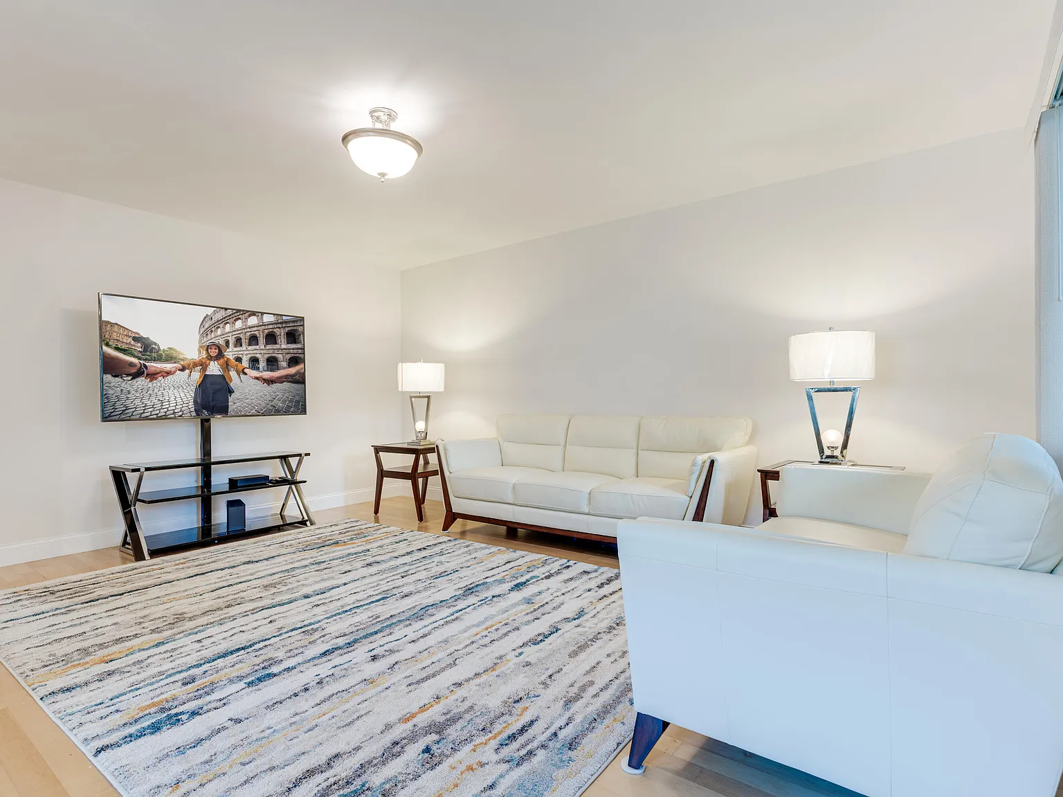 2 bed, 2.0 bath, 910 sqft, $2,500 — Photo 1