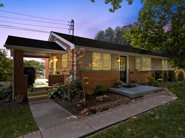 1731 Hassam Rd, Coraopolis, PA 15108