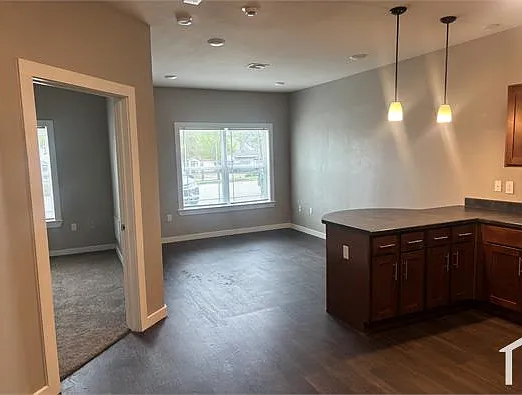 1118 Gibbins Rd — Photo 3