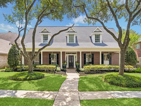 30 Saint Simons Ct, Sugar Land, TX 77479