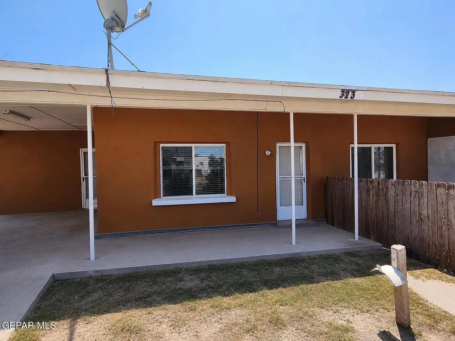 1 bed, 1.0 bath, 900 sqft, $975 — Photo 1