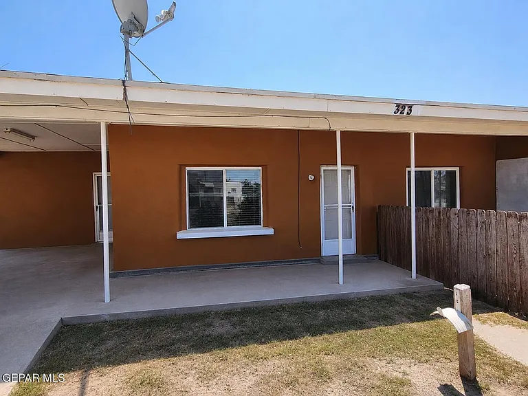 323 Singh St #B — Photo 1