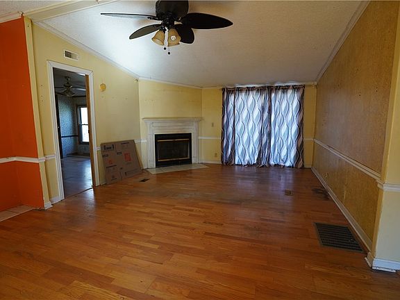 3rd image of 445 Brandy Ln