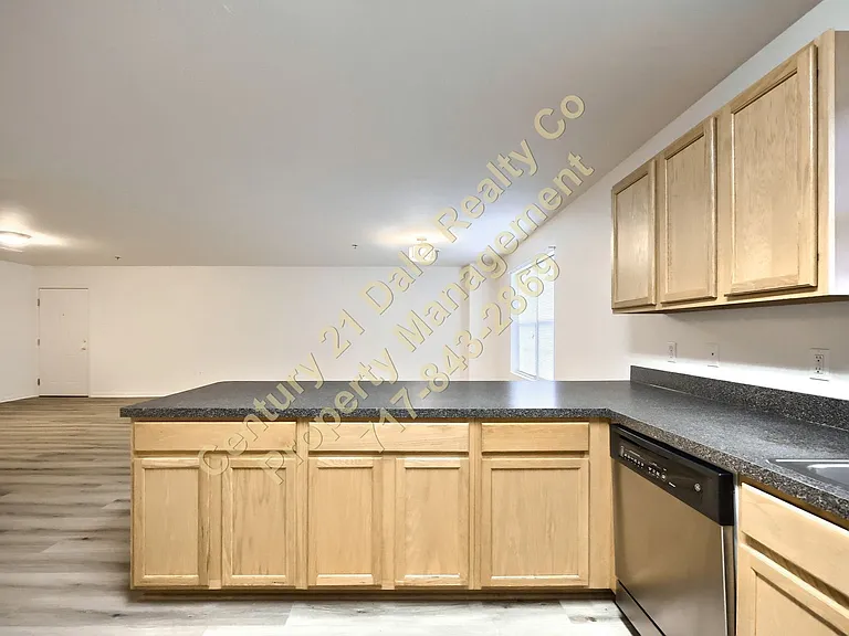 360 W Market St #B — Photo 6