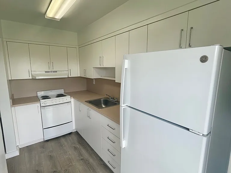 7624 Pembroke Rd — Photo 3