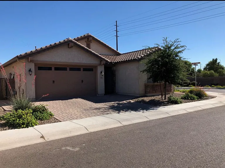 298 E Kaibab Dr — Photo 2