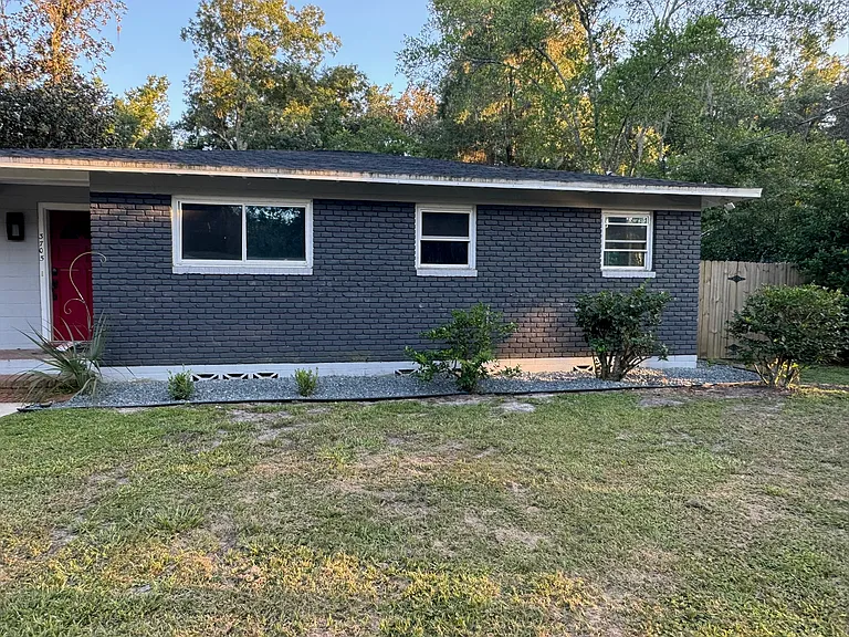 3705 SW 6th Pl — Photo 3