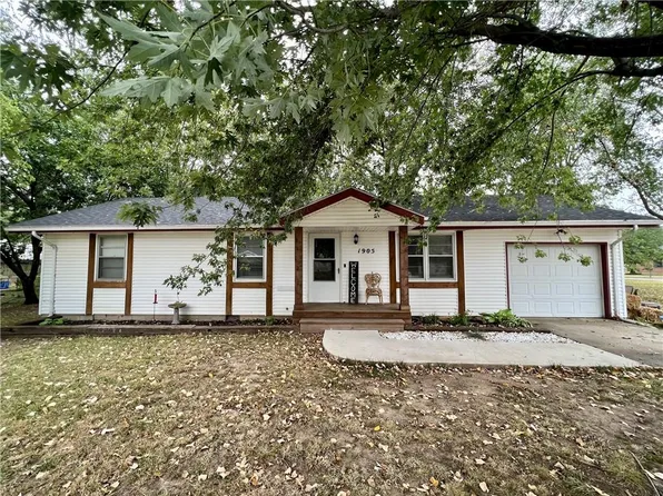 1905 N Elm St, Nevada, MO 64772