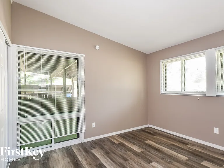 2240 Cherry Ln — Photo 11