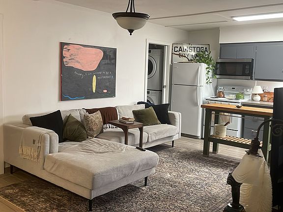 Living room/kitchen area