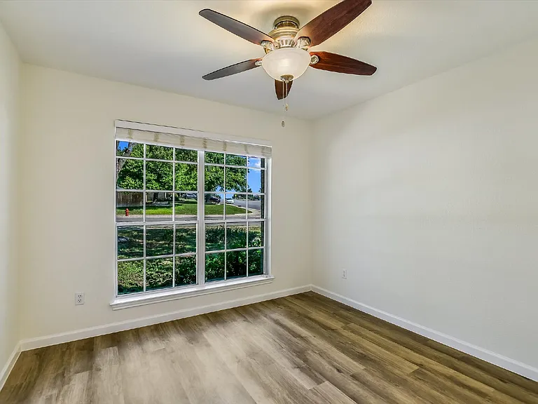 1102 Brashear Ln — Photo 14