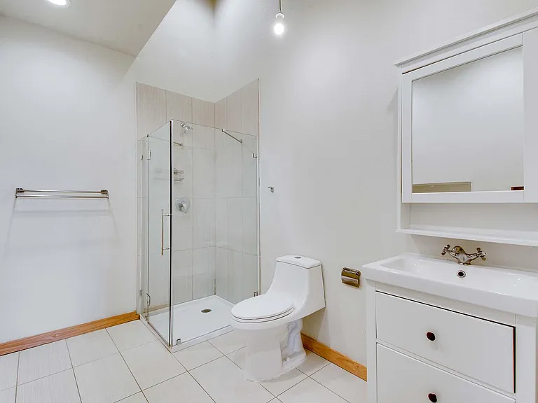 305 N Parker Ave — Photo 19