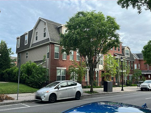 3rd image of 1202 Dekalb St