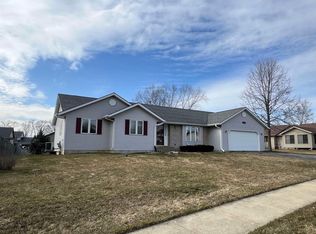 720 S Greenfield Dr, Freeport, IL 61032