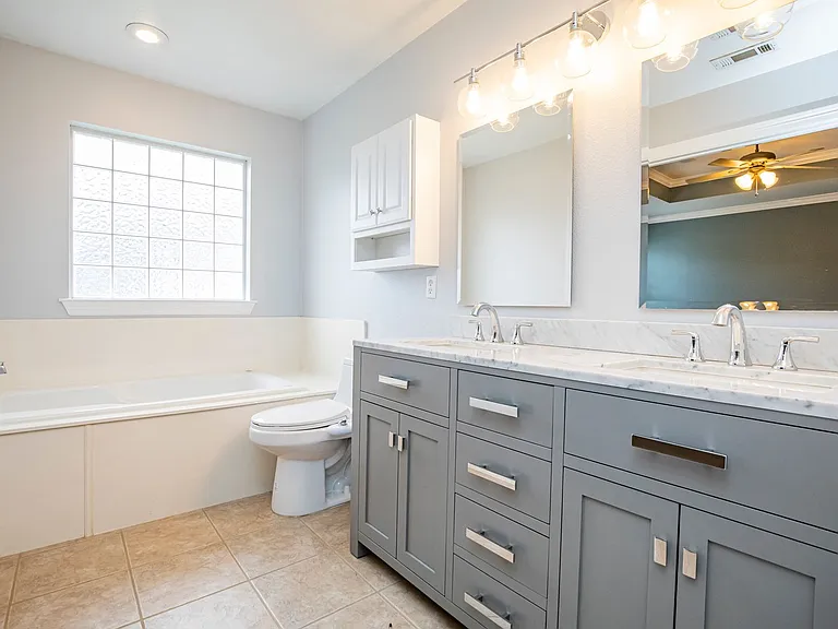 518 Topaz St — Photo 18