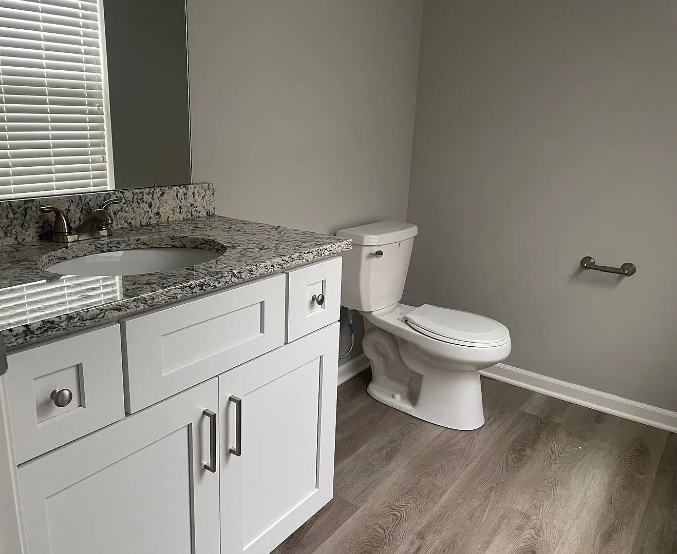 Stunning 4 Bedroom 2.5 Bathrooms - Coming Available Soon! — Photo 3
