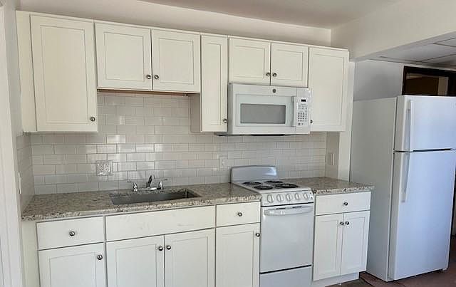 1st image of 318 Vineyard Ave #7