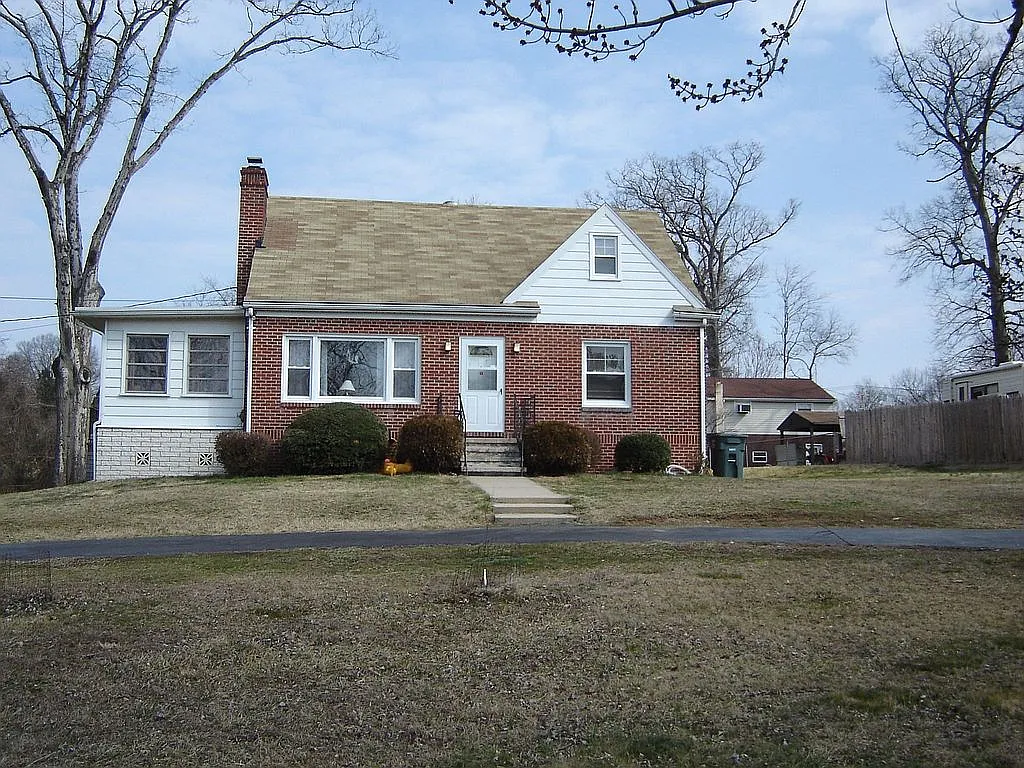2402 Roth Rd photo 1