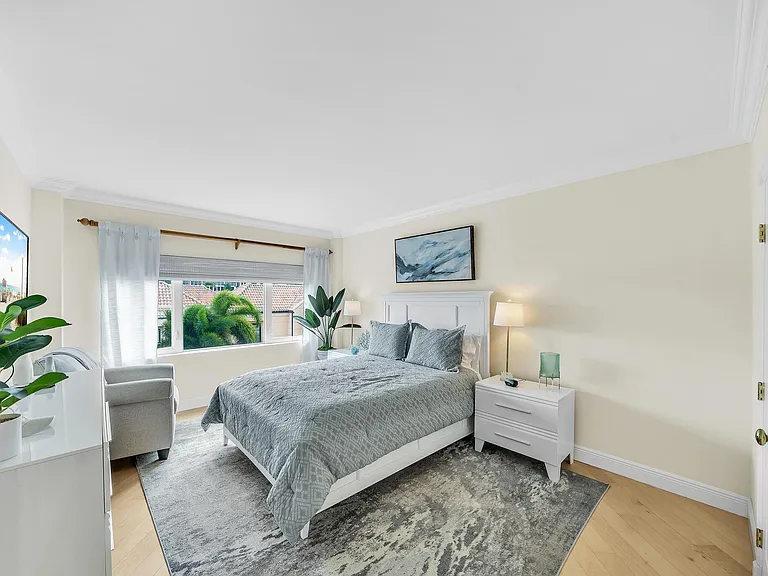 250 N Bradley Pl #402 — Photo 27
