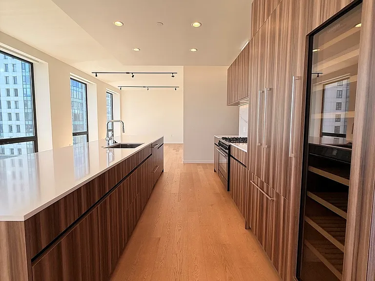 1523 Franklin St #601 — Photo 6