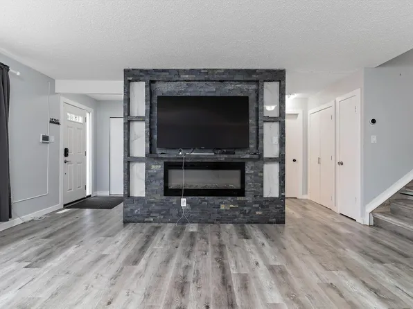 3214 71st St NW, Edmonton, AB T6K 1K9