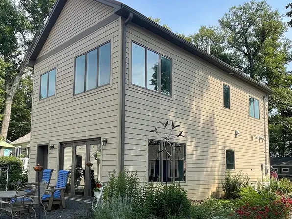 15293 Pascal St, Clear Lake, IA 50428